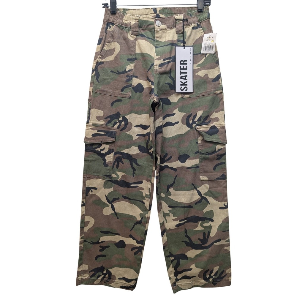 NWT Almost Famous Skater Cargo Pants Women Medium Camo Green Relaxed Utility